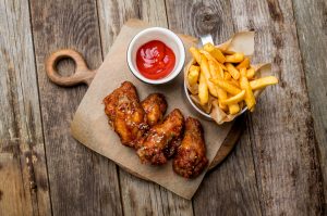 . Roasted Φτερούγα κοτόπουλου BBQ SERVED